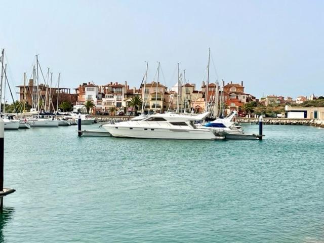 Gatu Sherry, Junto Puerto Deportivo Y Playa " Preferente Mayores De 25 Anos Y Familias " El Puerto de Santa María Esterno foto